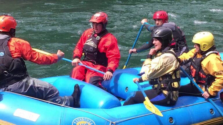 Cursos de Formaci&oacute;n para Gu&iacute;as de Rafting en Chile