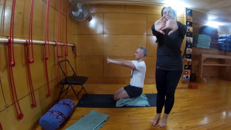 Curso de Instructor de Yoga Iyengar en Chile