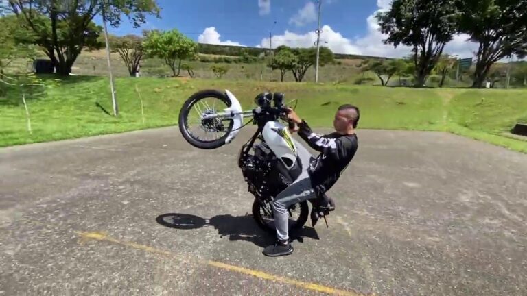 Curso de Stunt Moto en Chile: Domina las Acrobacias sobre Dos Ruedas