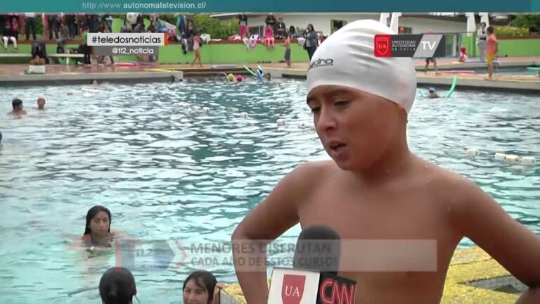 Cursos de nataci&oacute;n en la piscina de la Universidad de Chile